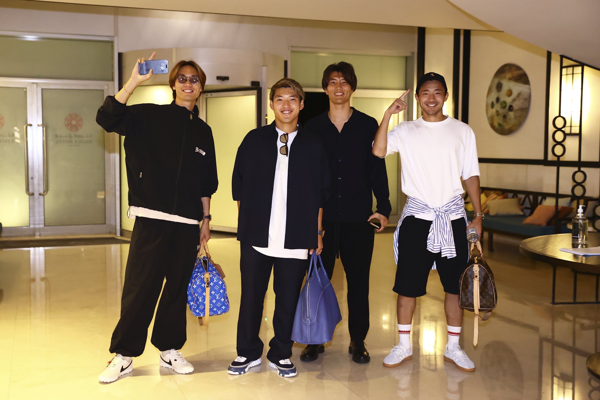 堂安律社媒曬和板倉滉、菅原由勢等3人合照，定位顯示已抵達(dá)沙特