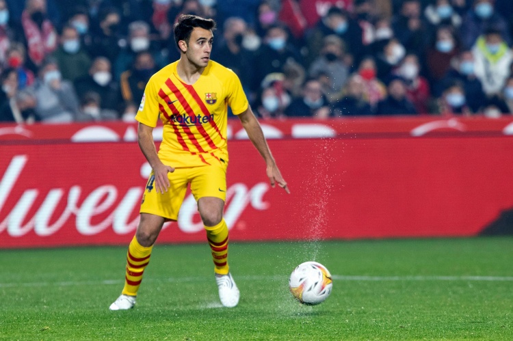 每體:在德容等中場陸續(xù)復出后,此前客串的加西亞將會回歸中后衛(wèi)