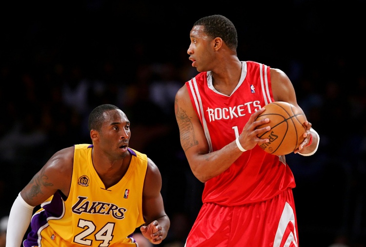 巴朗-戴維斯談無法防住的球員：科比、麥迪、韋德、?？巳麪? /></p><p>11月9日訊 近日，前NBA球員巴朗-戴維斯在《The Big Podcast》播客節(jié)目中談到無法防住的球員。</p><p>巴朗-戴維斯表示：“很明顯有科比，在我的時(shí)代，還有麥迪。韋德剛進(jìn)聯(lián)盟的時(shí)候，他速度很快，他是一個(gè)大個(gè)后衛(wèi)，他是1、2、3號(hào)位的混合體。我還會(huì)說尼克-范-埃克塞爾，沒有人能防尼克-范-埃克塞爾?！?/p>            </p>
            </section>
            <p>標(biāo)簽： <a href=