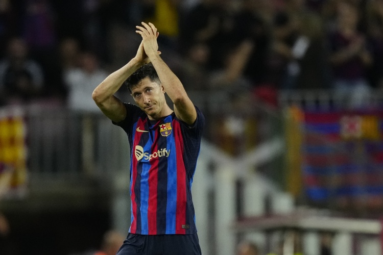 火力全開，萊萬是巴薩隊(duì)史第二位聯(lián)賽在阿拉維斯主場(chǎng)戴帽的球員