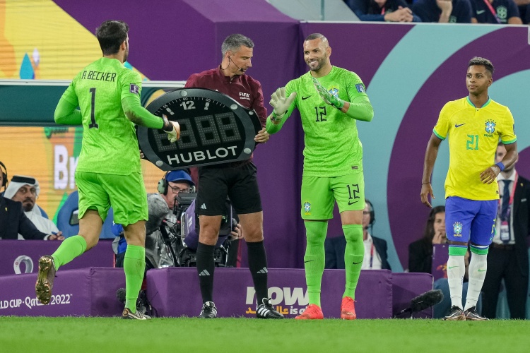 巴西官方：由于阿利森受傷，補(bǔ)召帕爾梅拉斯門將韋弗頓