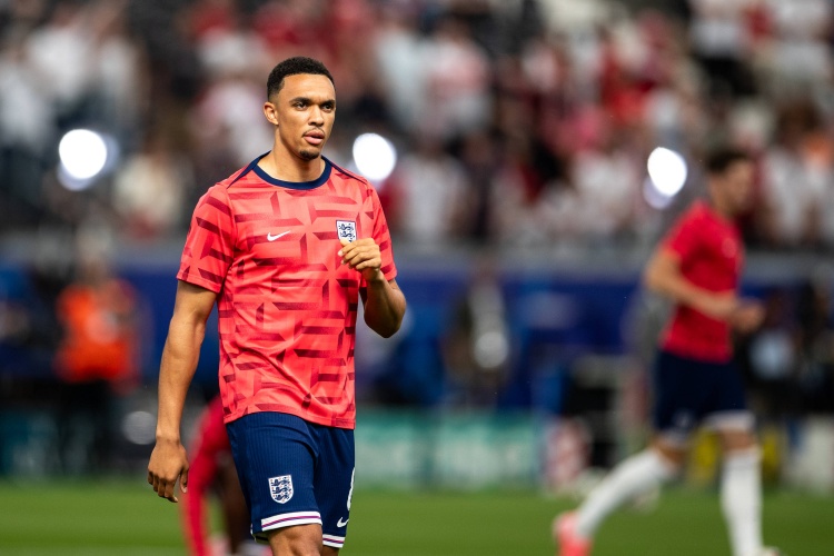 電訊報：阿諾德很可能出任左后衛(wèi)，英格蘭將做出五處首發(fā)調(diào)整