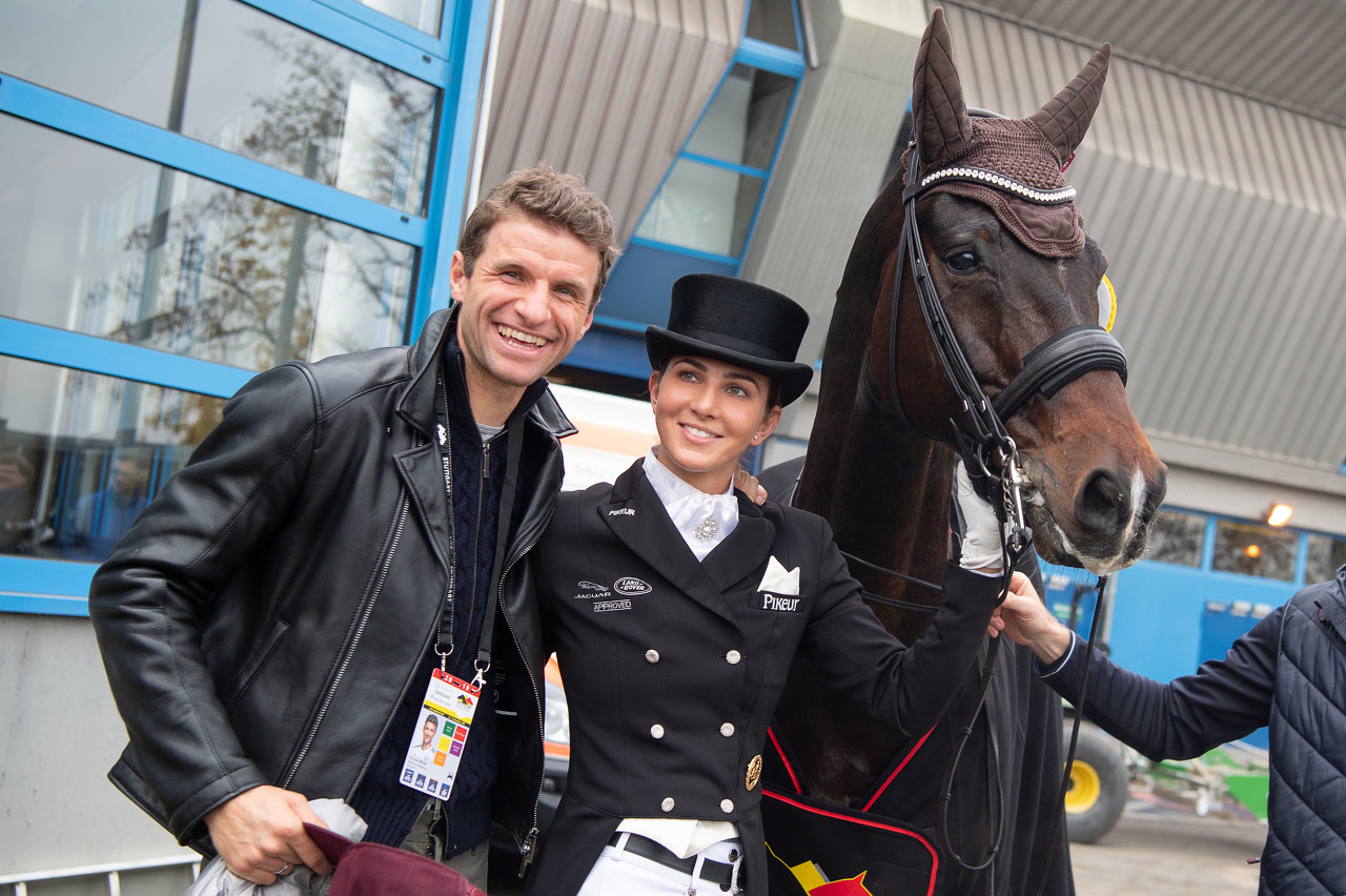 送飛機(jī)給妻子？穆勒：和朋友開了飛機(jī)出租公司而已，其他都是八卦